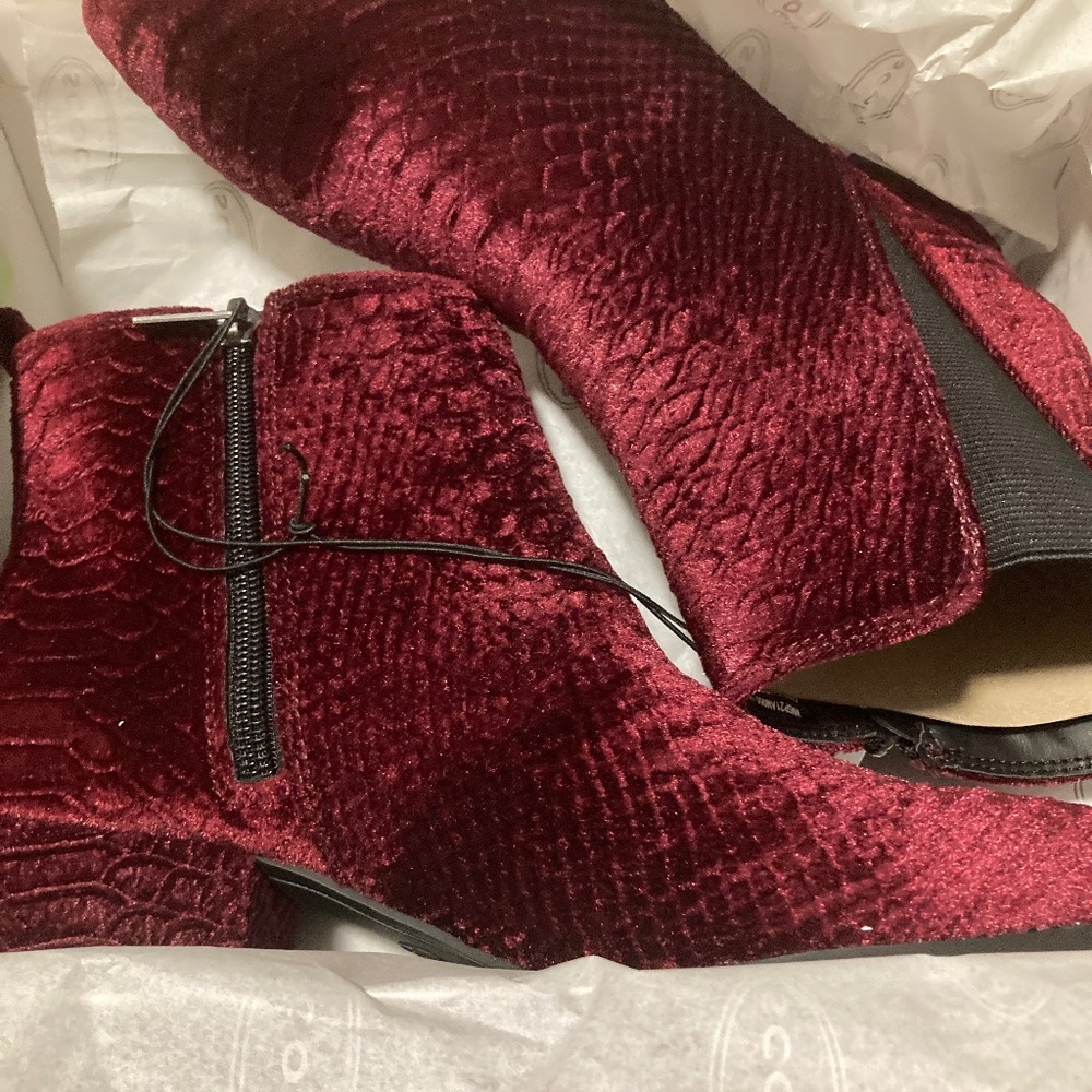 Boots - Picture 4 of 4